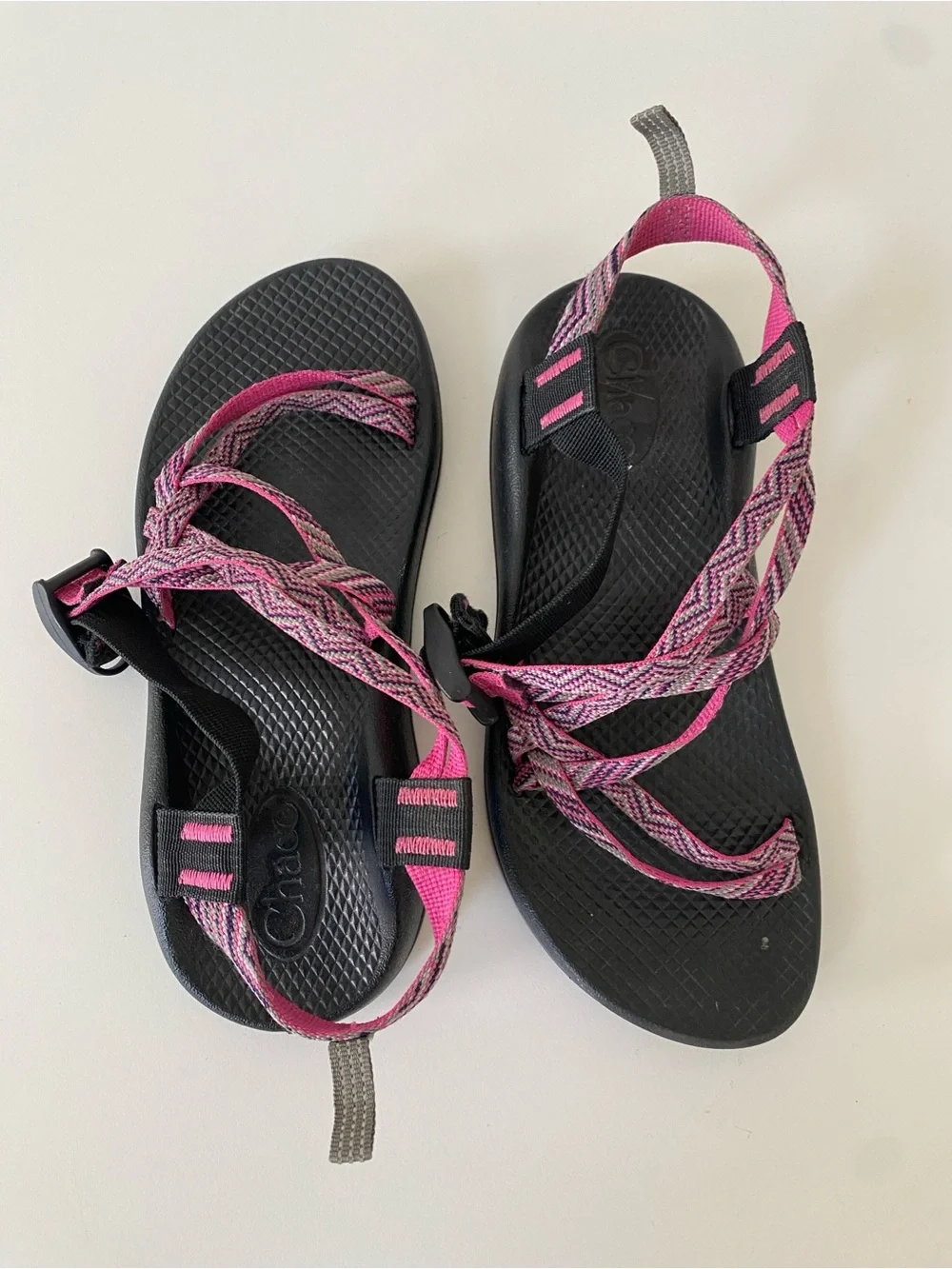 Chaco Kids ZX/2 Classic sandals in a fuchsia purple pattern SZ 5
